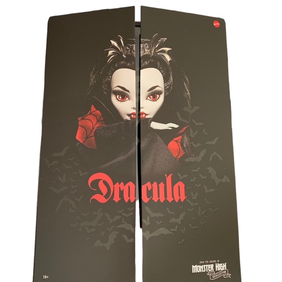 Monster High Skullector Draculaura Doll - Picture 6 of 7